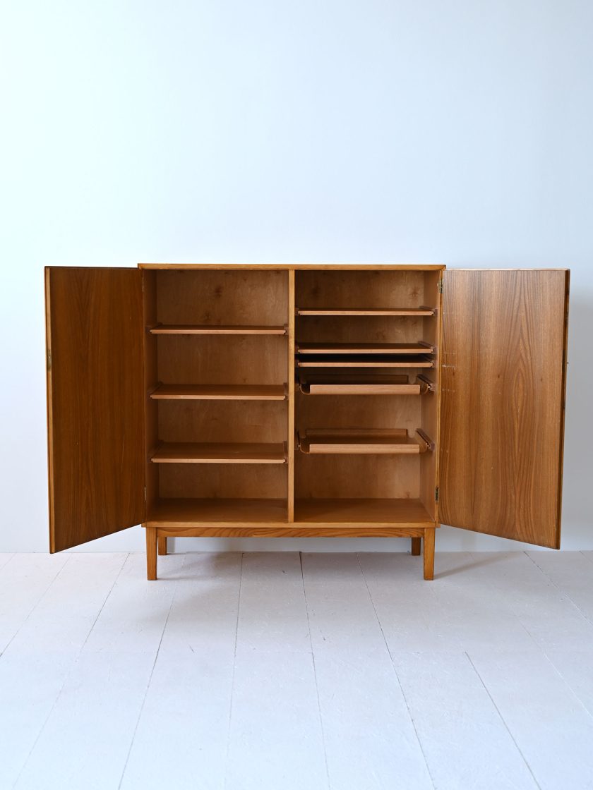 Credenza vintage con ante a battente-c