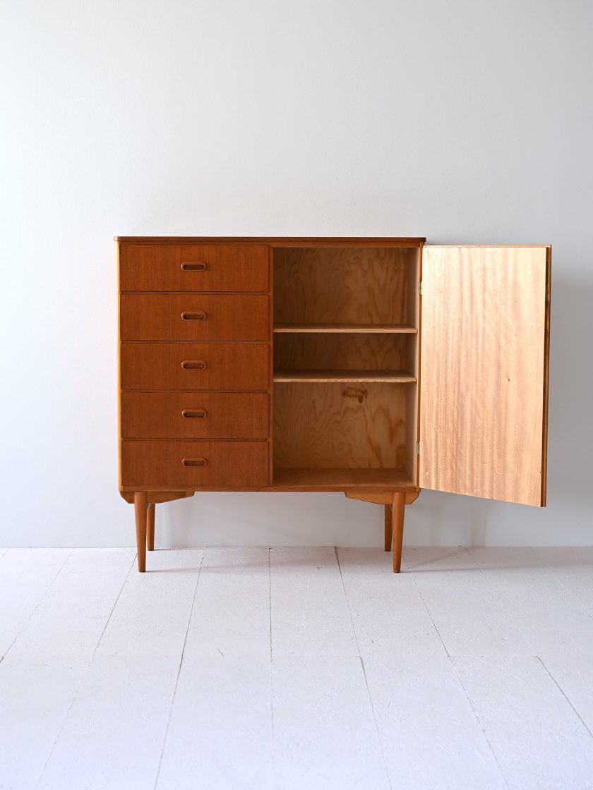 Mobile vintage scandinavo con anta e cassetti-c