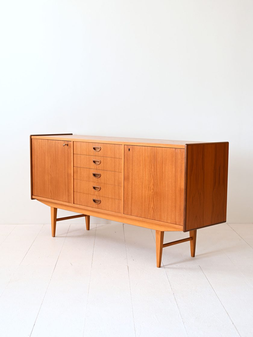 Sideboard anni '60 con cassetti centrali-e